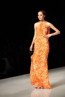 鵬城霓裳，步履生輝——深圳服裝節模特定格時尚新風尚